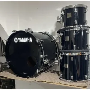 Juego de batería negro YAMAHA.