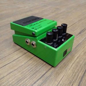 Pedal de efectos Boss Phase Shifter verde para guitarra eléctrica.